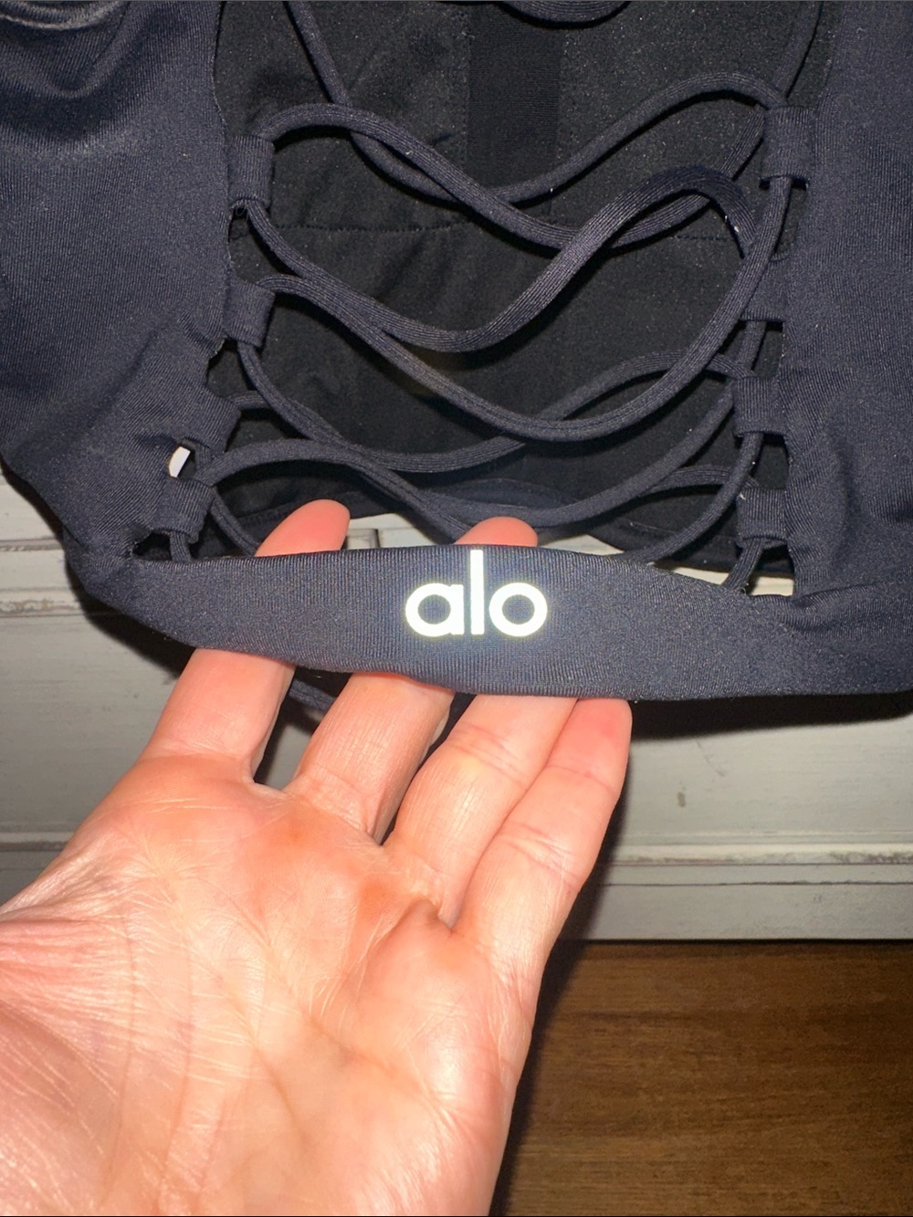 ALO Yoga Black Lace-Up Back Sports Crop - Picture 4 of 4
